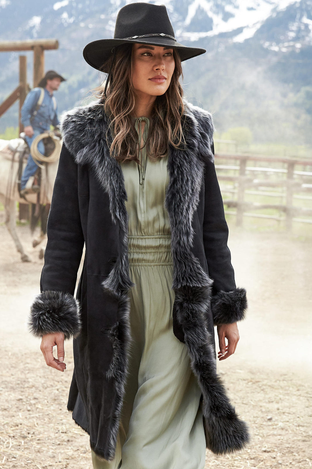 Women's Leather Shearling Long Coat With Shaggy Fur [Black]