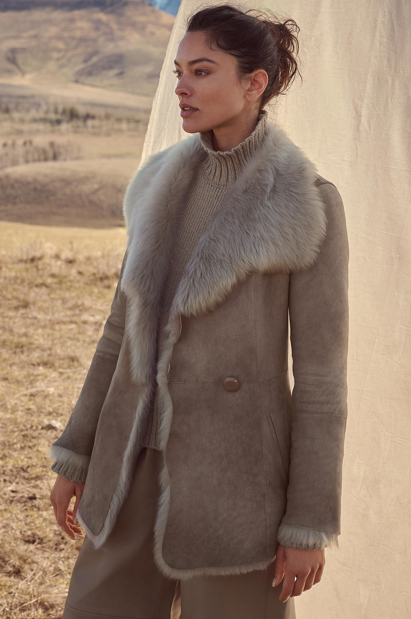 Women's Elegant Shearling Coat With Soft Fur Trim [Beige]