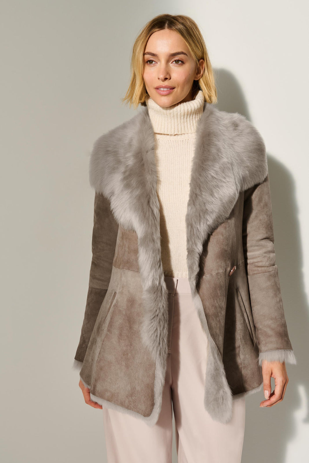 Women's Elegant Shearling Coat With Soft Fur Trim [Beige]