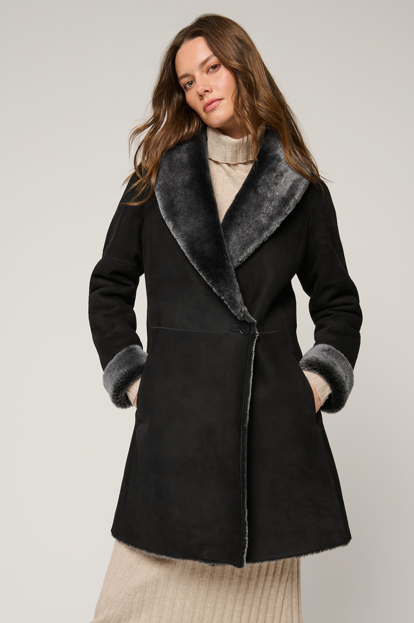Women's Elegant Shearling Coat With Soft Fur Trim [Black]