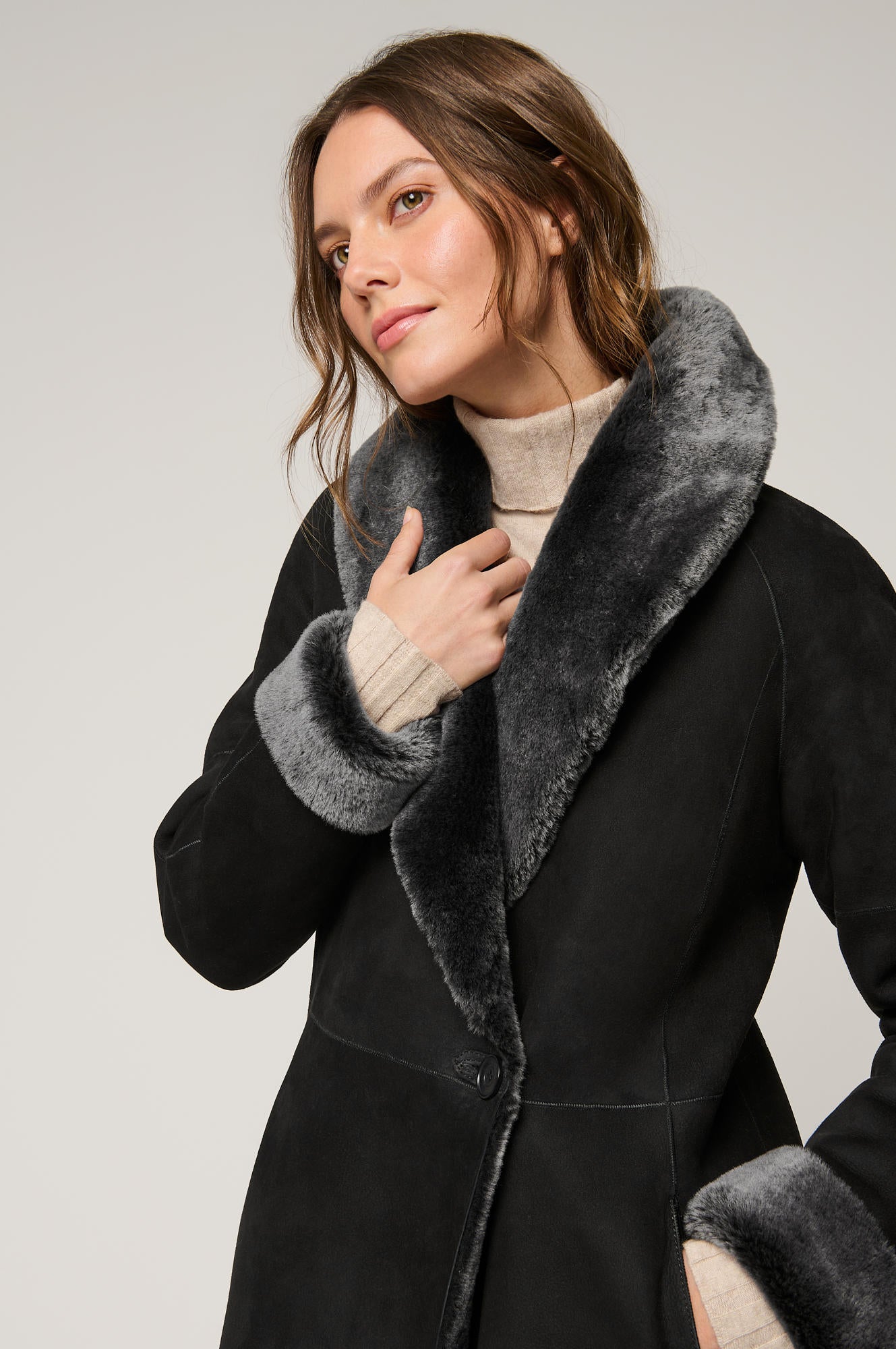 Women's Elegant Shearling Coat With Soft Fur Trim [Black]