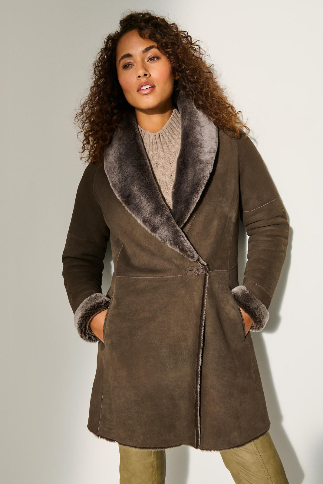 Women's Elegant Shearling Coat With Soft Fur Trim [Dark Brown]