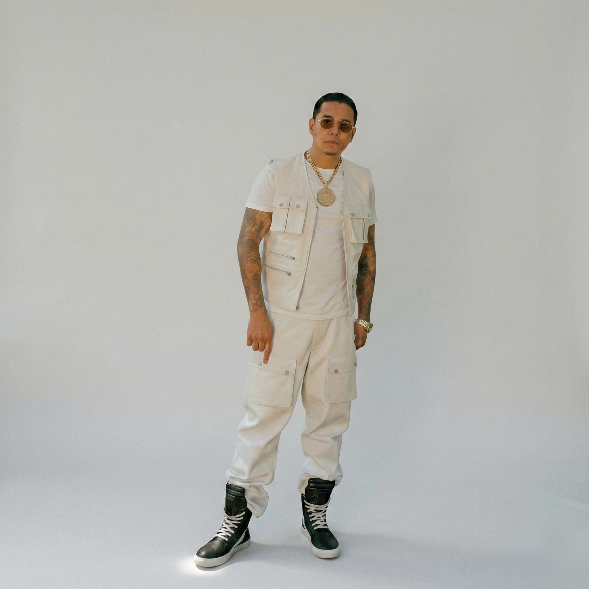 Men’s White Utility Vest and Cargo Pants Two-Piece Set