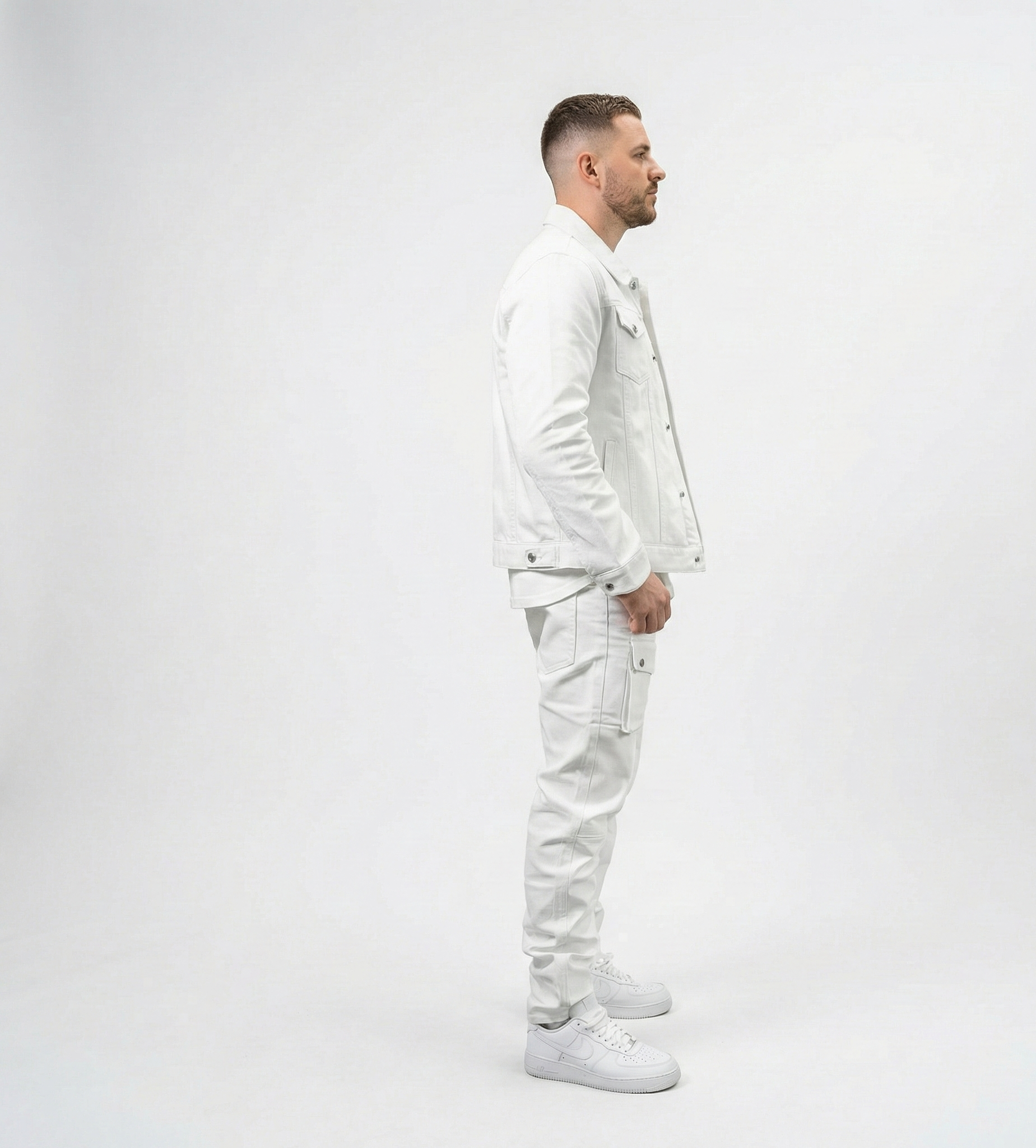 Men’s White Denim Jacket & Cargo Pants Set – Streetwear Outfit