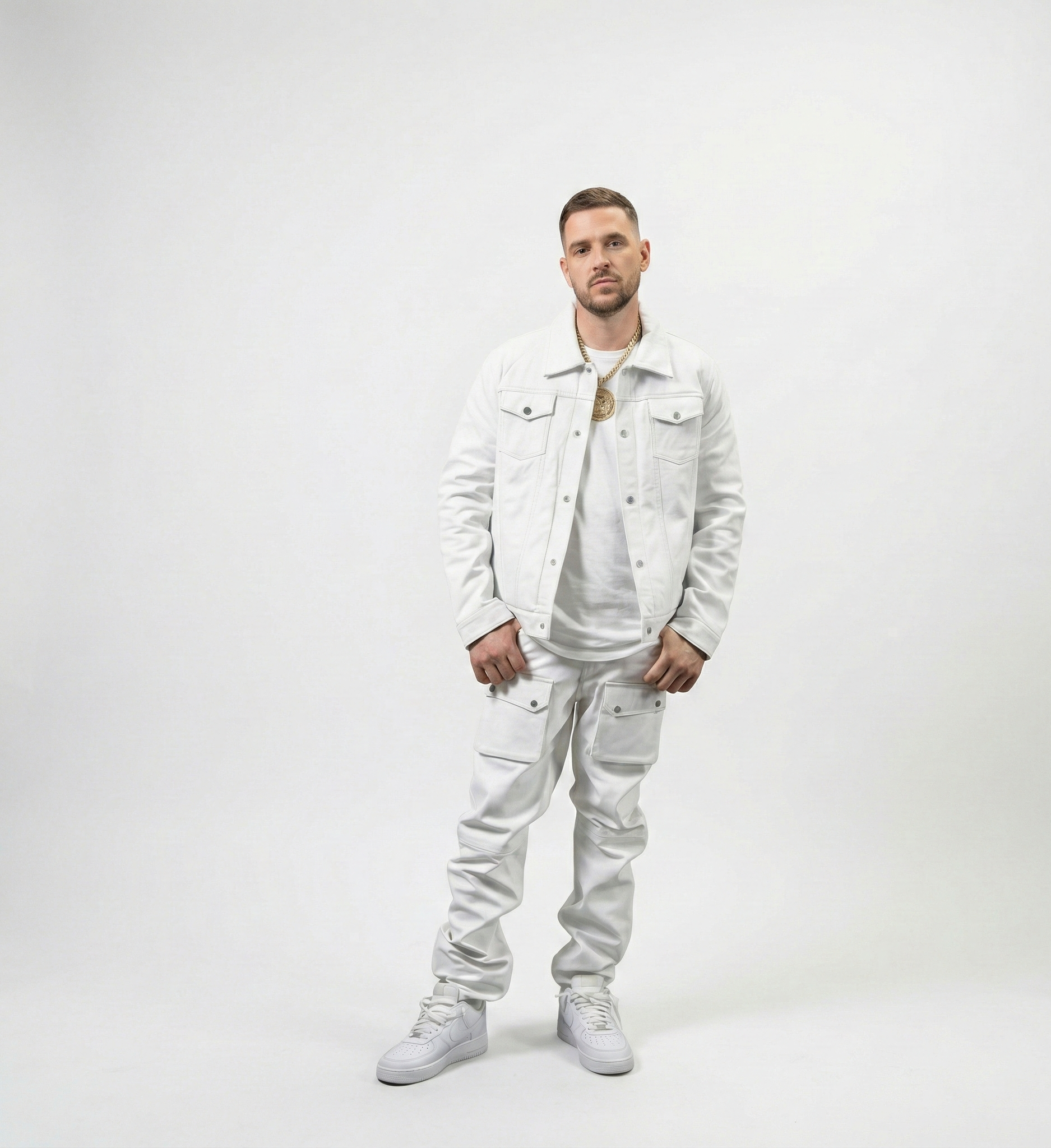 Men’s White Denim Jacket & Cargo Pants Set – Streetwear Outfit